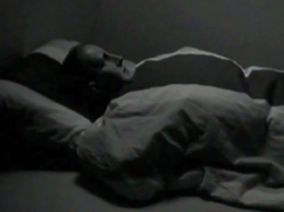 Dobry artysta to martwy artysta, 2003,wideo: 00:07:46, loop ed. 3 + 1 A.P., edycja 1/4
